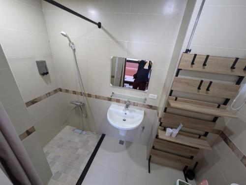 a small bathroom with a sink and a mirror at 羅東夏林5號 in Luodong