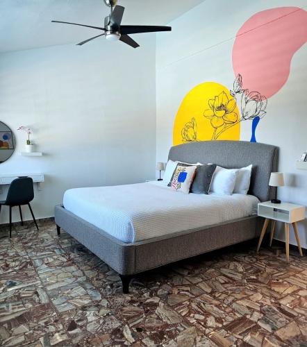 a bedroom with a bed and a ceiling fan at Casa de Playa Hatillo in Hatillo