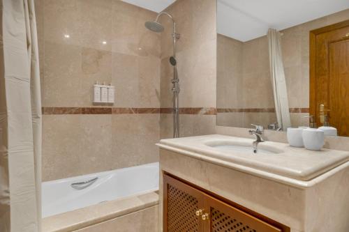 Superb Family Friendly Apt Short Walk to Beach