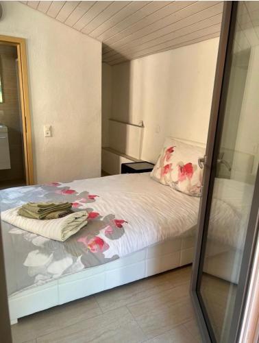 a bedroom with a bed with pink flowers on it at Casa Annalisa in Intragna