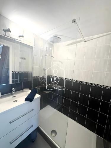 a bathroom with a shower and a sink at La Petite Provence in Tourrettes