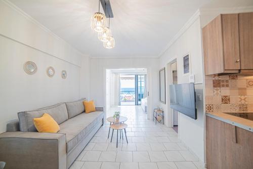 EliseLoutrakiApartment