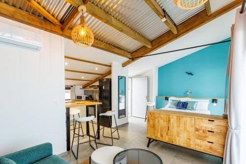 a living room with a couch and a table at La Kaz Amiral in Saint-Pierre