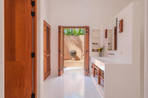 a bathroom with a sink and a mirror at Villa La Ceiba in La Huerta