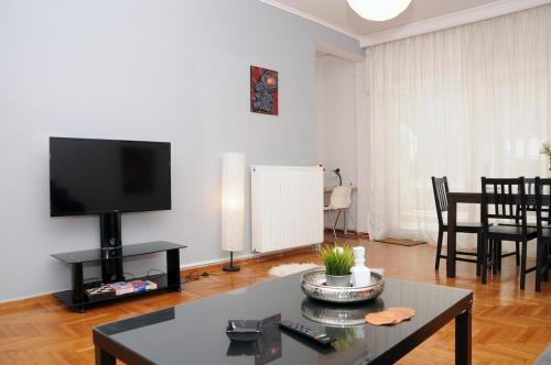 Spacious apartment 100m2 at Acropolis next to Plaka