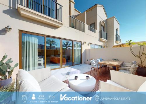 Vacationer Holiday Homes l Elegant 3 Bed Villa l Golf Course in the Community