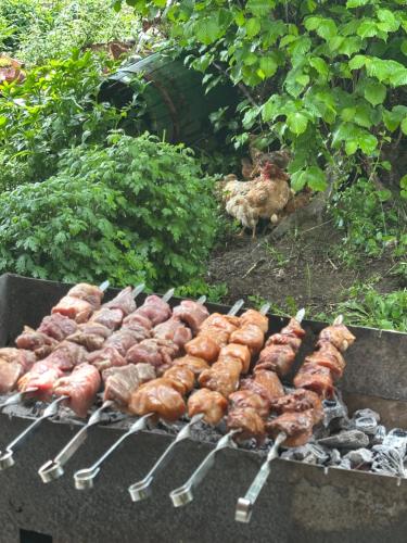 a bunch of meat and other food on a grill at Uplistsikhis saamo in Kʼvakhvreli
