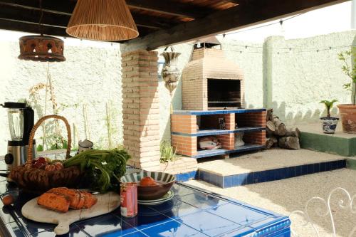 Authentic Andalusian Boho Villa - Pool - Garden-BBQ- 7 Guests
