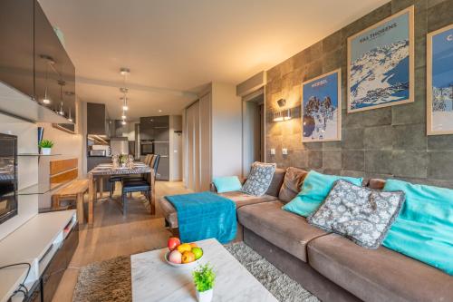 Slope front Ski-In Out Escape Spacious Apartment- In the center of Val Thorens