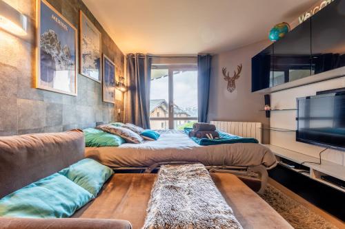 Slope front Ski-In Out Escape Spacious Apartment- In the center of Val Thorens