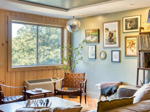 a living room filled with furniture and a window at Hideaway Inn Mt Sunapee in Newbury