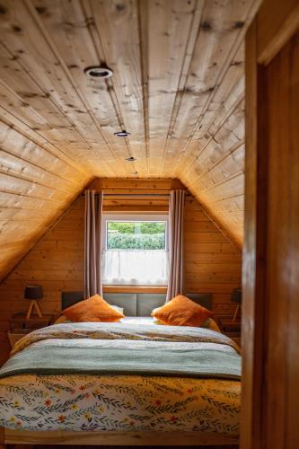 a bedroom with a large bed with a window at Domek BB in Podgórzyn