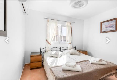 a bedroom with two beds and a window at Casa Lanjaron in San Miguel de Salinas