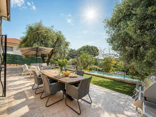 Luxury Villa, Garden, and Infinity Pool