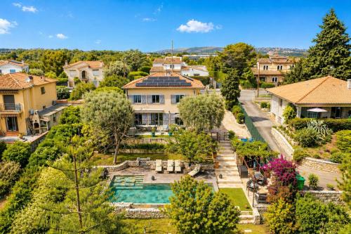 Luxury Villa, Garden, and Infinity Pool