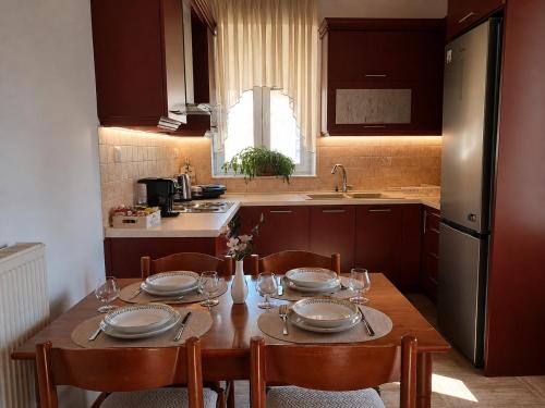 Gallery image of Καπνομάγαζο Λαδιά in Próti