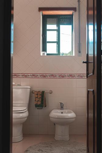 a bathroom with a toilet and a sink at Casa Penafalcão in Castelo Branco