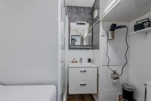 Apartment with wifi, air conditioning and pool
