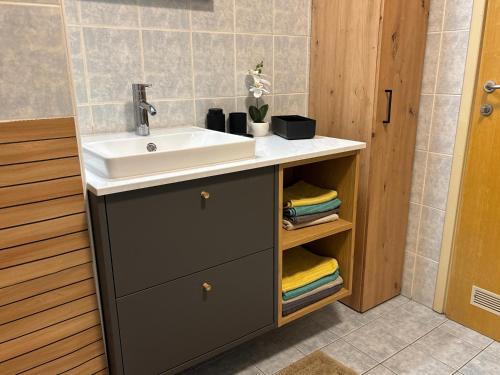Urban escape studio apartment - Zagreb, Downtown with own parking spot in the garage