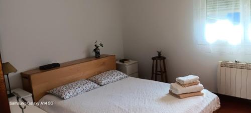a bedroom with a bed with towels on it at Garro1 in Pasajes Ancho