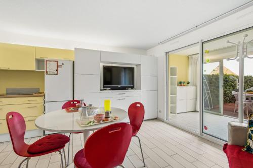 Savanna Beach Rochelongue apartment with pool & parking