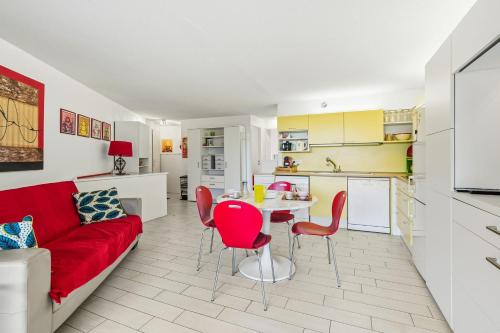 Savanna Beach Rochelongue apartment with pool & parking