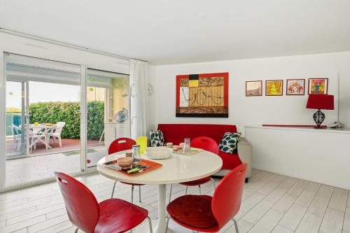 Savanna Beach Rochelongue apartment with pool & parking