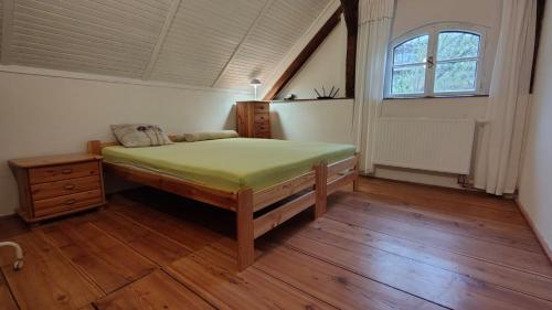 a bedroom with a bed and a window at Chalupa u Libuše in Lultsch