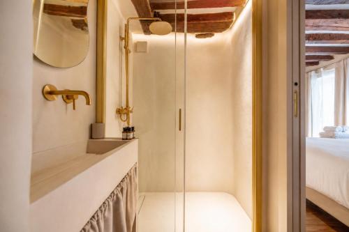 Elegant Duplex in the Heart of Le Marais