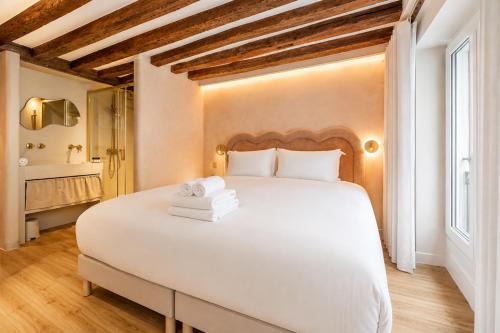 Elegant Duplex in the Heart of Le Marais