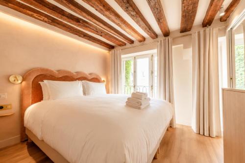 Elegant Duplex in the Heart of Le Marais