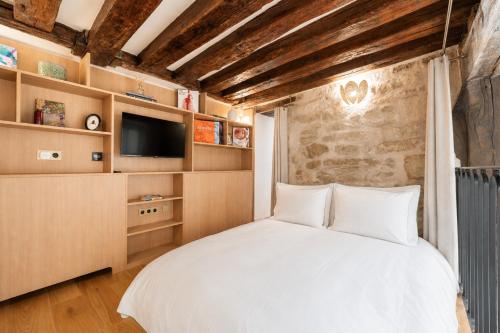 Elegant Duplex in the Heart of Le Marais