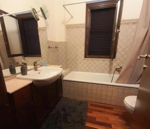a bathroom with a sink and a tub and a toilet at Il Nido di Zia Mina in Formia