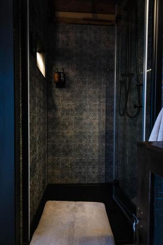 a bathroom with a shower with a bed in it at The 450 from Paddington in Bourton on Dunsmore