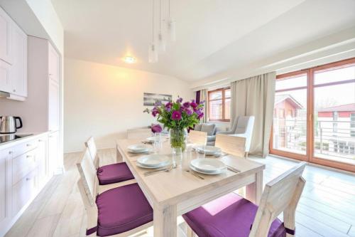 White Pearl Apartament with Two Terraces by OneApartments