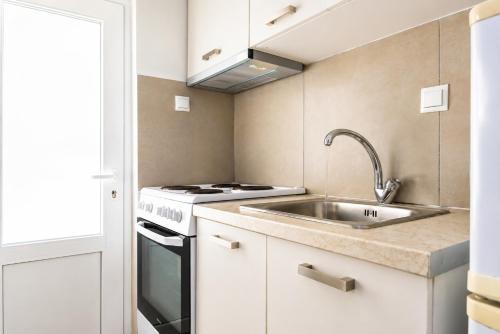 Dorothy's Apartments Near Athens Airport By SEM