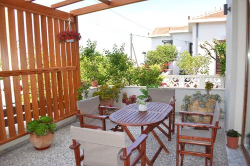 Modern Central Apartment - 400m to Beach