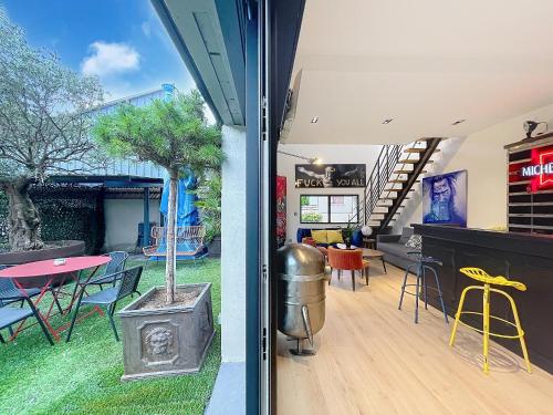 Loft rare - Jardin privatif - 2 parkings - Reims