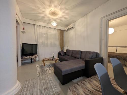 Evros Stay - Modern 2 Bedroom Ground Floor Suite
