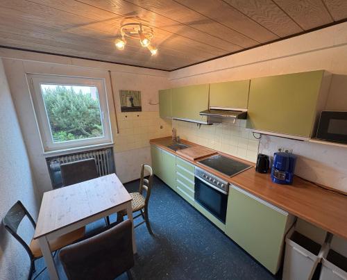 a small kitchen with a table and a dining room at Monteurenwohnung Chez Danou in Idar-Oberstein