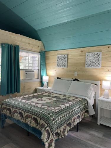 a bedroom with a bed with a blue ceiling at Glacier Haven Inn in Pinnacle