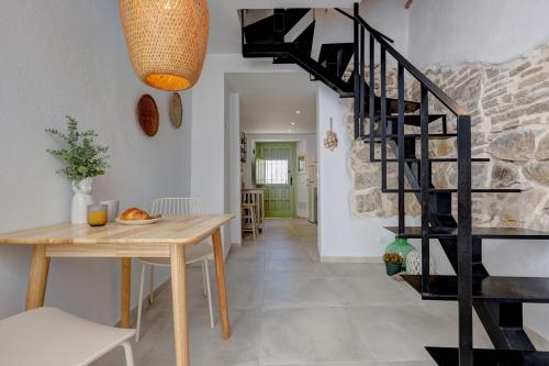Old Town, Historic Townhouse, Rooftop and Courtyard