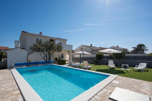 Family-friendly apartments with swimming pool Povljana, Pag - 24948