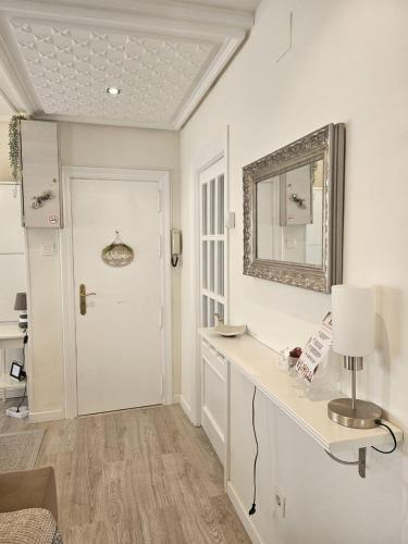 a white room with a table and a mirror at A un paso de Bilbao in Galdakao