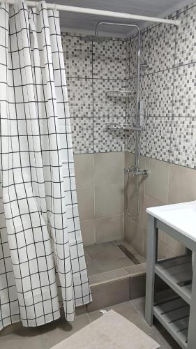 a shower with a glass door in a bathroom at Hospedaje DUDOMU in Buenos Aires
