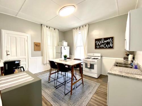 a kitchen with a table and chairs in a room at Walk to Wrigley 3BR1BA Sleeps 8 Free Parking in Chicago
