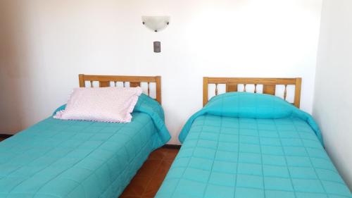 two beds sitting next to each other in a room at Piezas con Baño Privado Economicas in La Serena