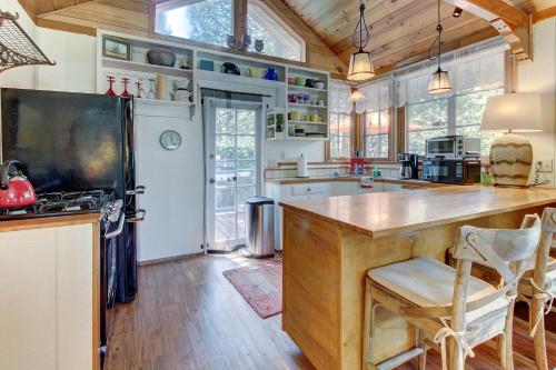 a kitchen with a large wooden counter top in a room at The Crow's Nest in Idyllwild