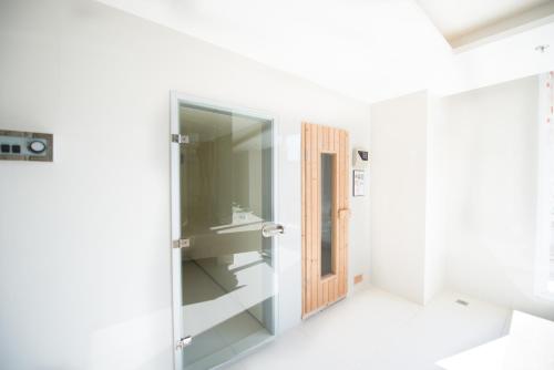 a bathroom with a sink and a mirror at Caribbean Hotel Resort Pattaya in Pattaya South