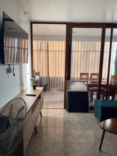 a living room with a couch and a table at Departamento Ebenezer in Matarani
